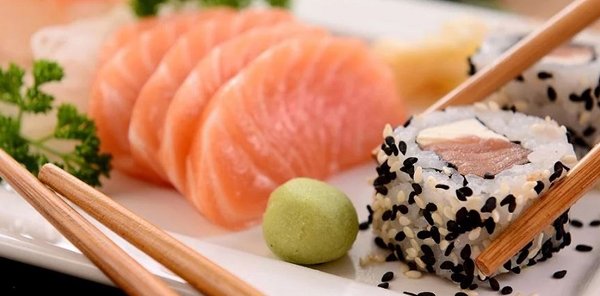 ura maki sushi- sashimi