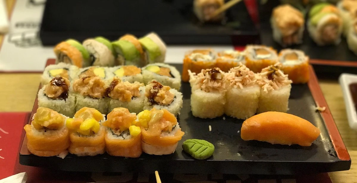 sushi in a plate