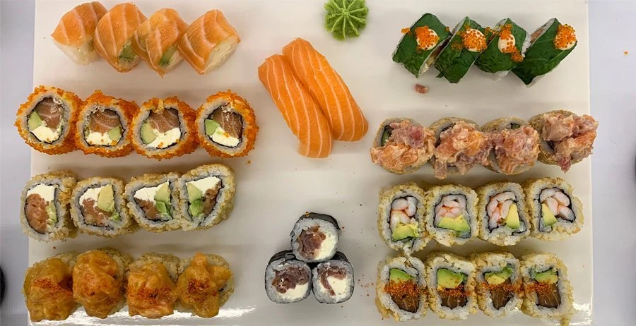 sushi in a plate