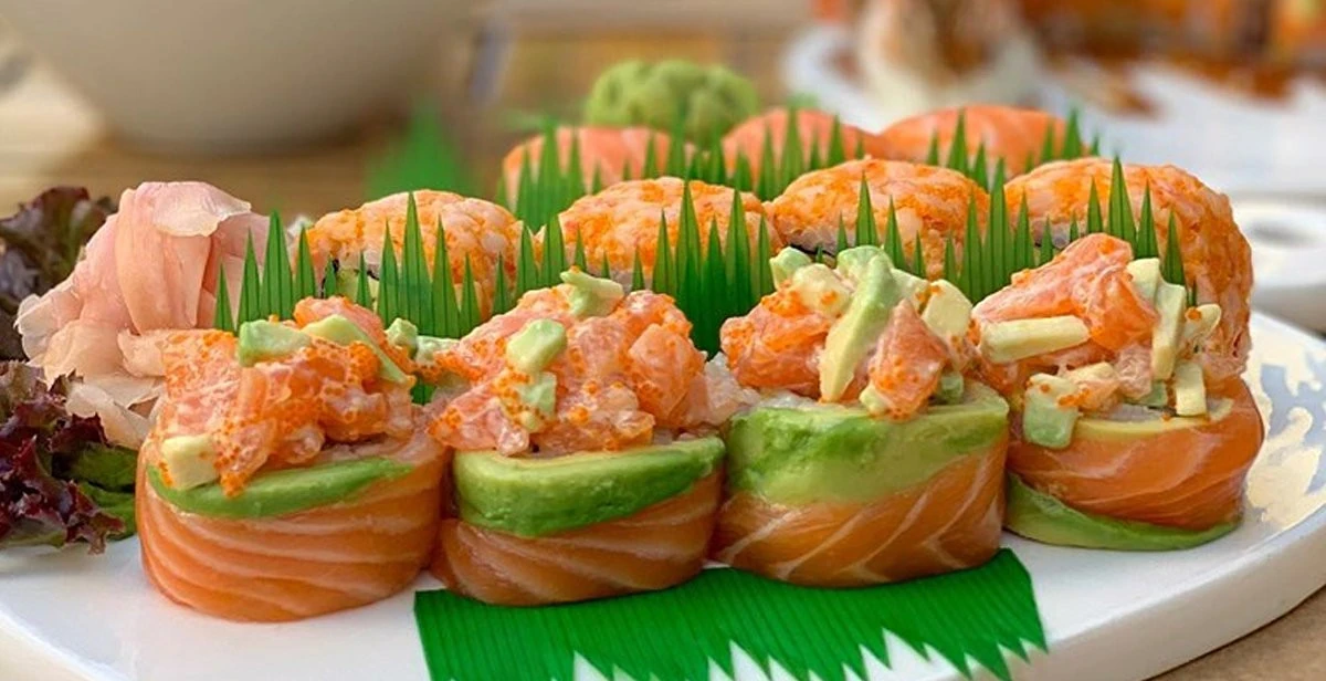 sushi in a plate