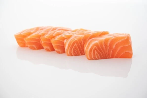 raw salmon sashimii